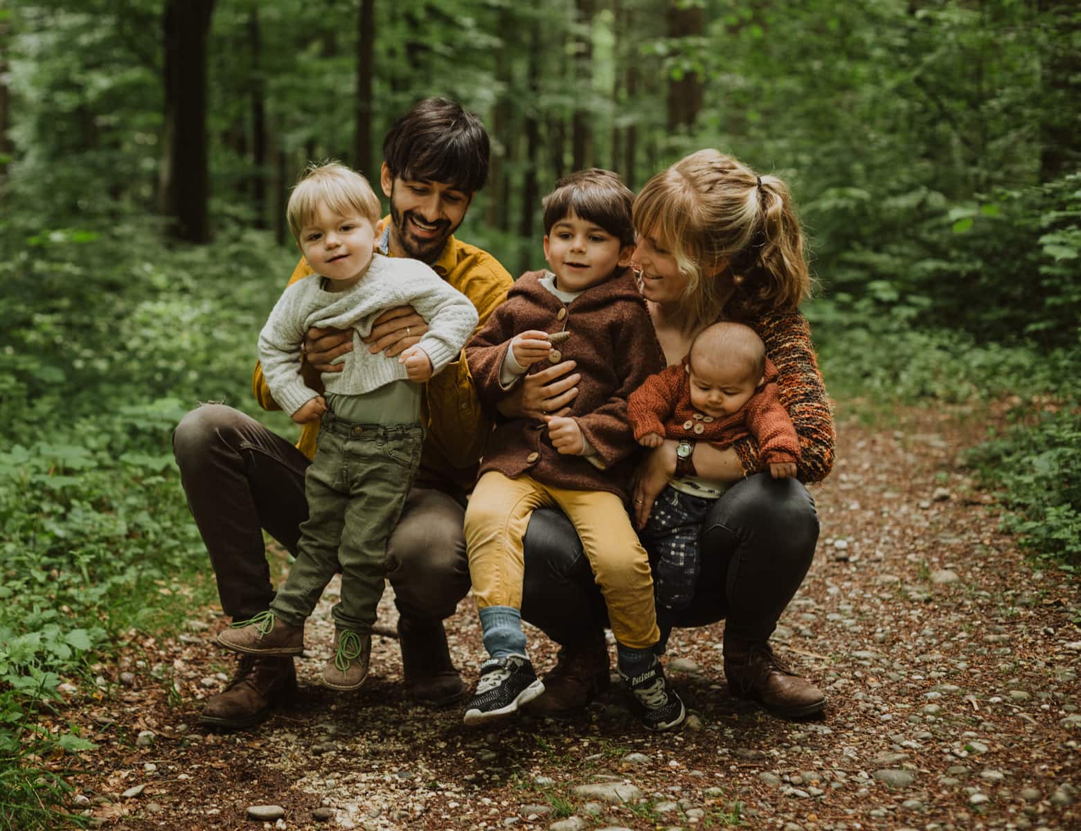 Familienfotos im Wald in Zuchwil