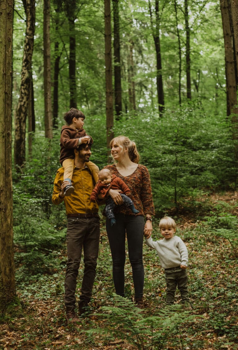 Familienfotos im Wald in Zuchwil