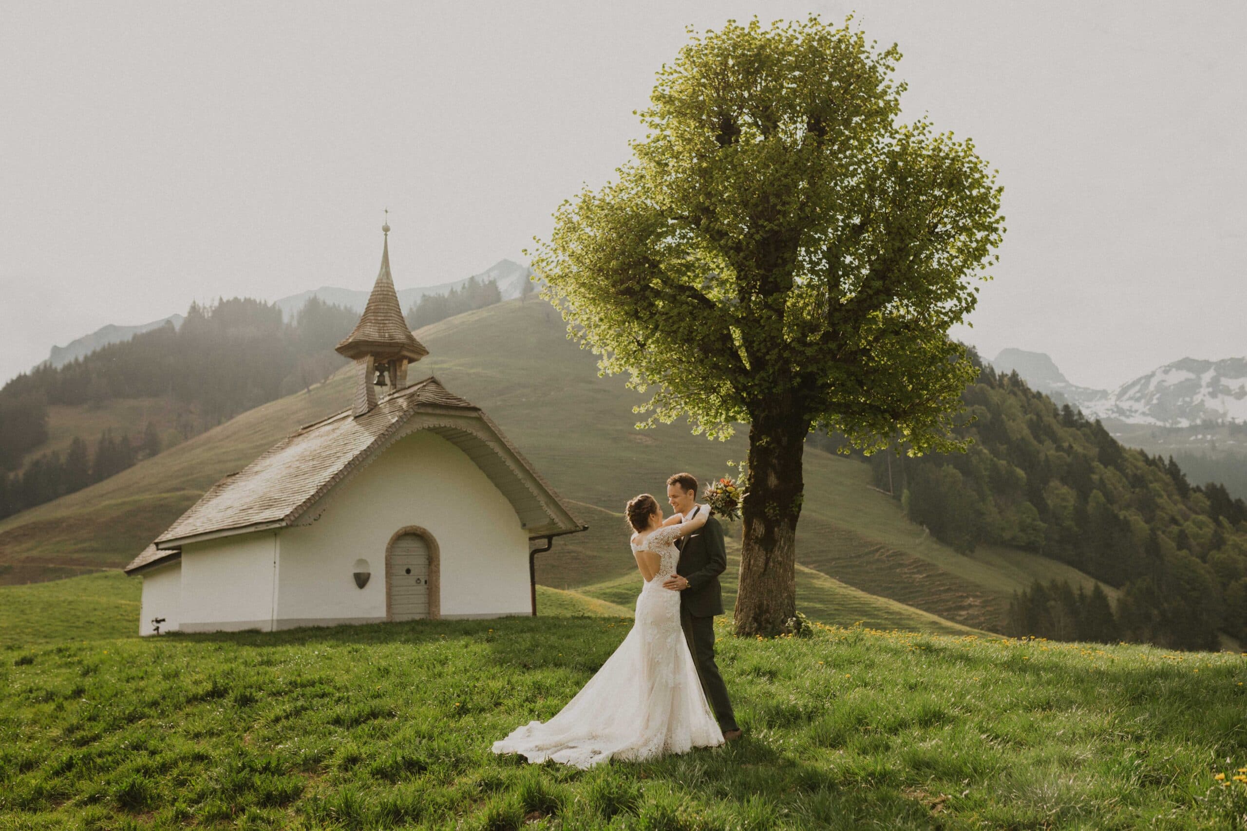 Boho Hochzeit in den Schweizer Bergen
