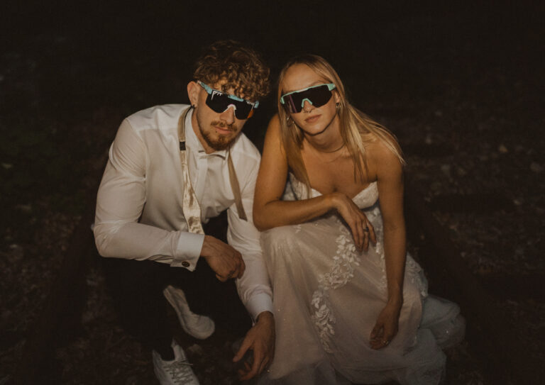 Trashy Hochzeitsfotos mit Blitz im Dunkeln