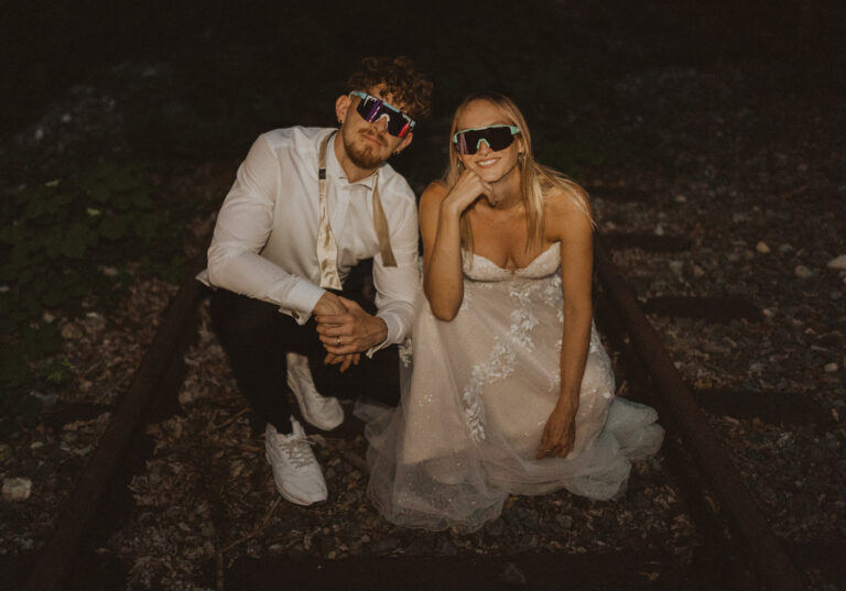 Trashy Hochzeitsfotos mit Blitz im Dunkeln