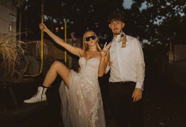 Trashy After Wedding Fotoshooting im Dunkeln mit Blitz