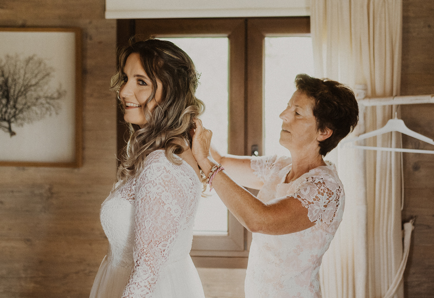 Angie & Nicklas Bride getting ready