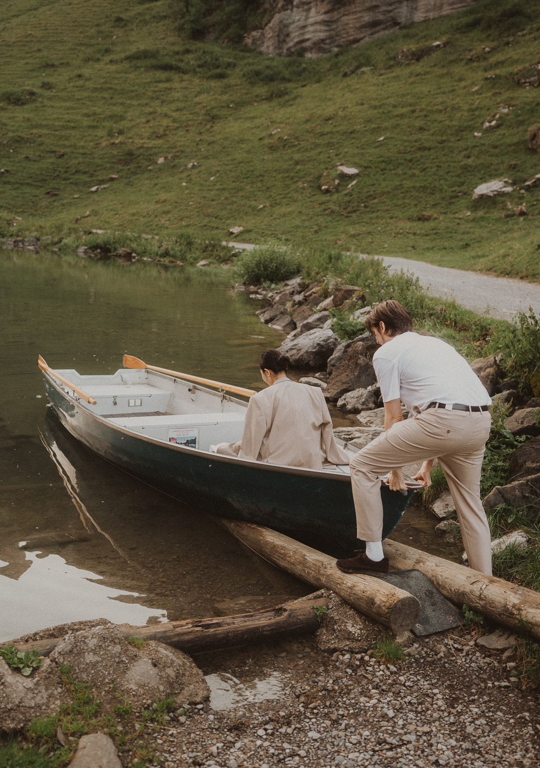 Couple eloping in a row boat at Seealpsee in Appenzell, photographed by an elopement and proposal photographer.