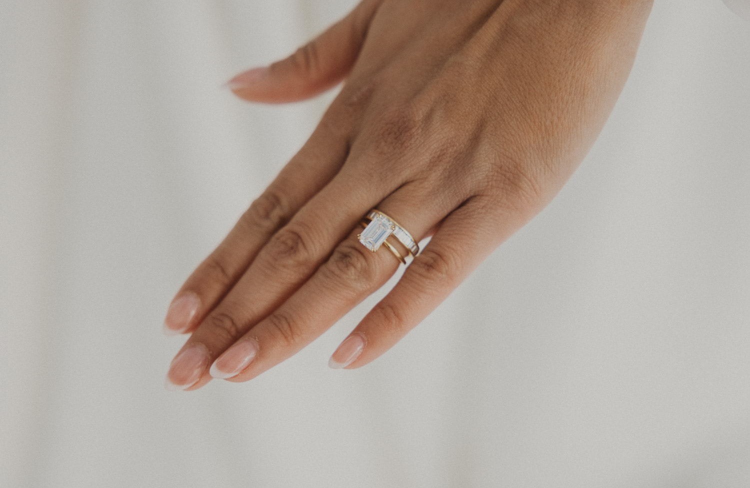 Elopement ring during an elopement photography session in Lucerne with snow-covered alpine mountains and a lakeside backdrop.