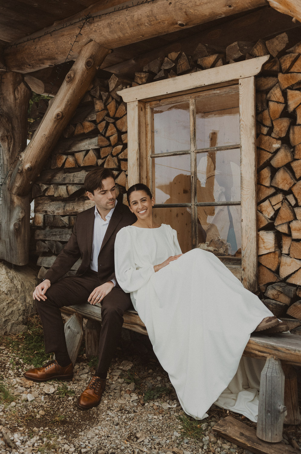 Couple during an elopement photography session in Lucerne with snow-covered alpine mountains and a lakeside backdrop.